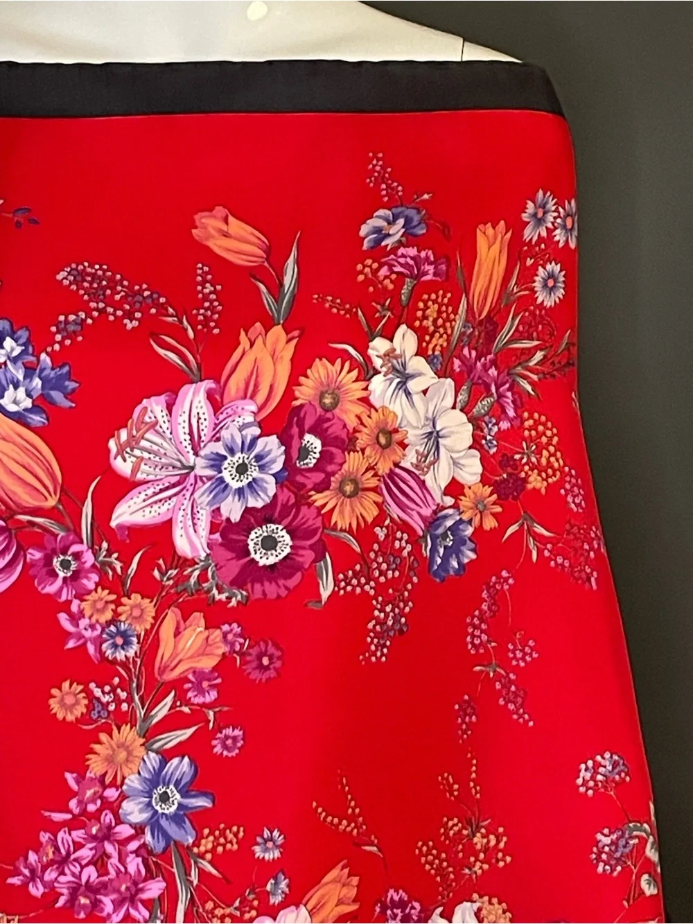 Stunning Christian Dior Silk Scarf 26 In Sq Very Good Condition - Picture 4 of 10